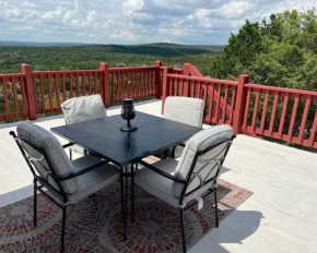 Entire 2br 2ba hilltop view home Sleeps 7 pets 4 acres Jacuzzi Central AC Kingbeds Free Wifi-Parking Kitchen WasherDryer Starry Terrace Two Sunset Dining Patios Grill Stovetop Oven Fridge OnsiteWooded